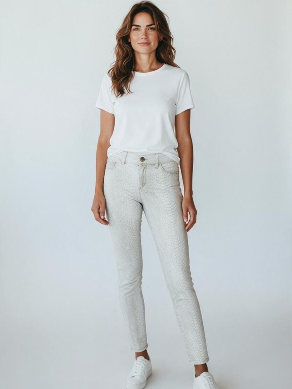 Cache Cropped Slim Jeans in Pebble White